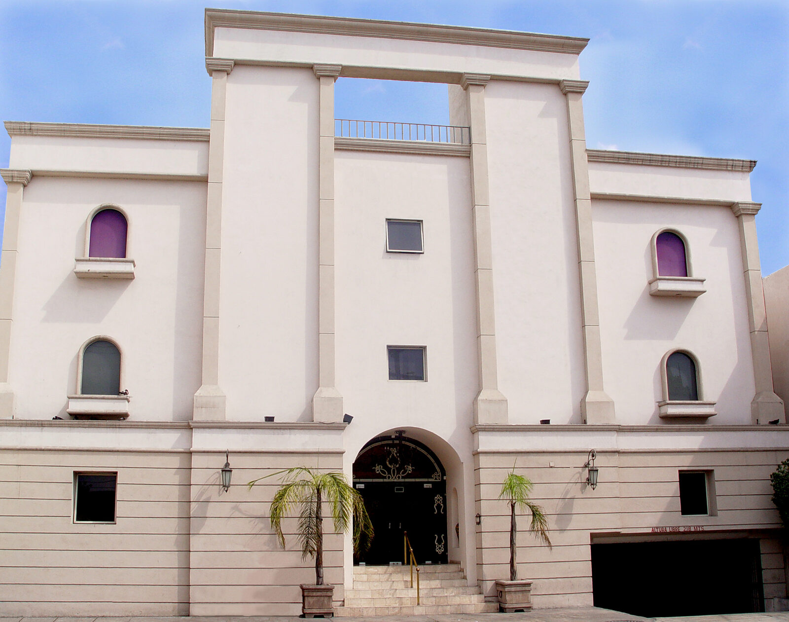 Fachada del Hotel Plaza Las Américas en el Centro de Monterrey